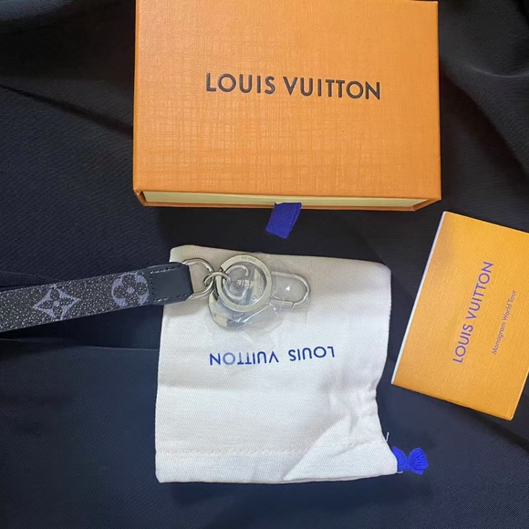 Louis Vuitton keychain black print - Picture 4 of 4